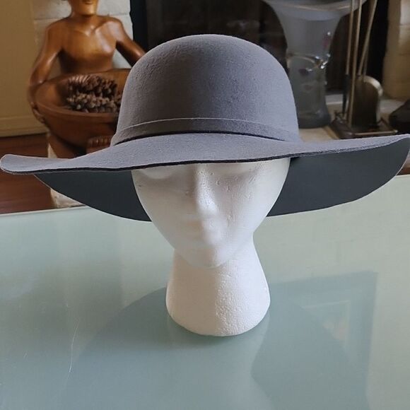 Chatties Hat  - Picture 1 of 5